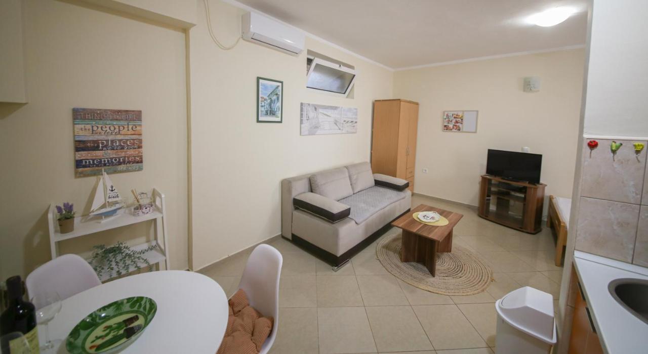 Md Apartments Kotor Luaran gambar
